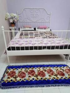 a bed with flowers on it with a cake on it at Temerloh Guesthouse for Muslim in Kampong Paya Kerinau