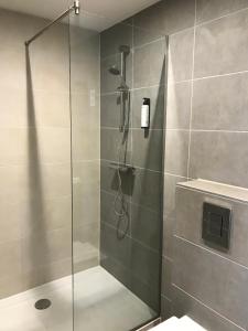 A bathroom at Panorama & Vino apartman