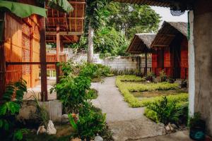 สวนหย่อมนอก Suba Beach Nipa Huts