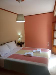 Posteľ alebo postele v izbe v ubytovaní Small Town Apartment