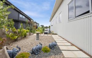 Photo de la galerie de l'établissement Luxury Retreat with Swim Spa, à Taupo