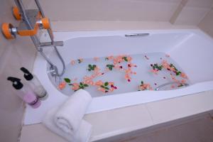 A bathroom at UCT Taunggyi Hotel