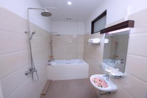 A bathroom at UCT Taunggyi Hotel