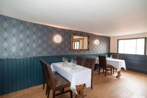 a dining room with tables and chairs and a mirror at MJPatTheShepherds in Cambridge