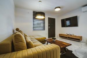 a living room with a couch and a table at Apartman Izzy in Senj