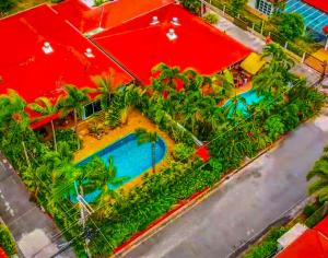 nad głową domu z basenem w obiekcie Siri Villas Pattaya w mieście Jomtien Beach