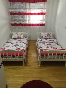 Llit o llits en una habitació de Ohrid Strict Center Apartment