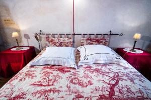 Säng eller sängar i ett rum på Manoir de Coulandon