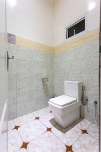 Bathroom sa Andasibe Lemurs Lodge
