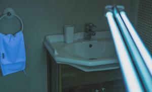A bathroom at Keros Art Hotel