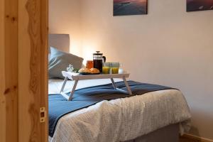 a table on the bed with a tray of food on it at Snowdon Street in Llanberis