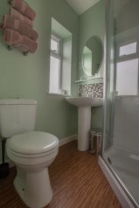 A bathroom at Roedean Guest House 
