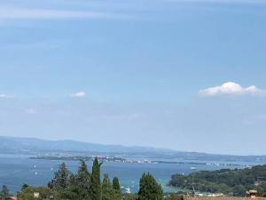 
Een algemene foto of uitzicht op zee vanuit de villa
