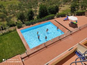 - une vue sur la piscine dans l'établissement La Casa dei Sogni, à Monteverdi Marittimo