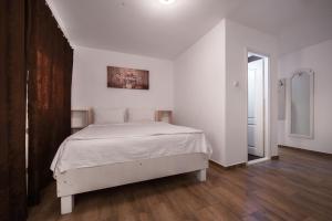 Ένα ή περισσότερα κρεβάτια σε δωμάτιο στο Casa 4 Odăi