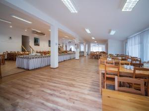 Reštaurácia alebo iné gastronomické zariadenie v ubytovaní Ośrodek BEATA / FIORD