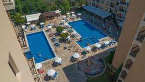 Θέα της πισίνας από το Bendita Mare Aparthotel ή από εκεί κοντά