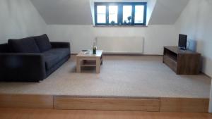 Гостиная зона в Apartmán v podkroví