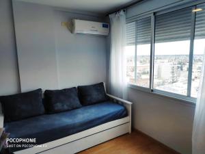 a small room with a couch and a window at Edificio Catalina in Santa Rosa