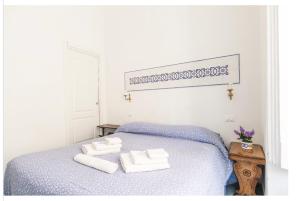 Il Sole di Montesanto tesisinde bir odada yatak veya yataklar