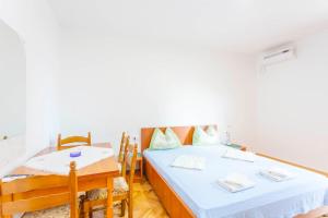 Postel nebo postele na pokoji v ubytování APARTMANI GRBAVAC