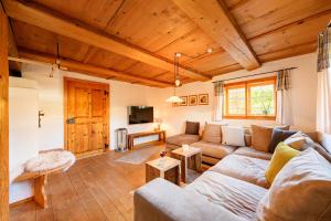 a living room with a couch and a tv at Landsitz Rocky Docky in Niedersonthofen