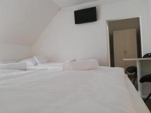 Posteľ alebo postele v izbe v ubytovaní Levanda Panzió