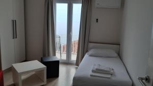 Postel nebo postele na pokoji v ubytování Apartmani Lara