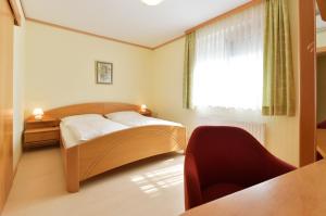 Een bed of bedden in een kamer bij Blumenhof Wegleitner