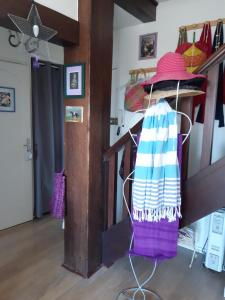 a room with a staircase with a hat and towels at Chez Coco, 7 persons, triangle d'or in Deauville