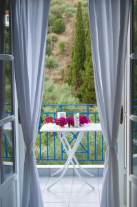 Un balcon sau o terasă la Armenaki Apartments
