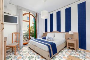 Ένα ή περισσότερα κρεβάτια σε δωμάτιο στο Hotel Herculaneum