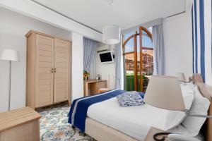 Ένα ή περισσότερα κρεβάτια σε δωμάτιο στο Hotel Herculaneum