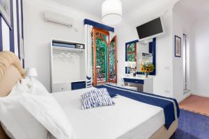Ένα ή περισσότερα κρεβάτια σε δωμάτιο στο Hotel Herculaneum