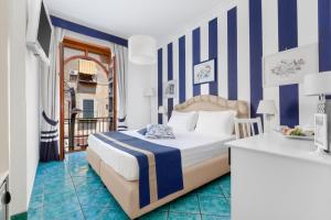 Ένα ή περισσότερα κρεβάτια σε δωμάτιο στο Hotel Herculaneum