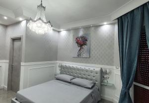 A bed or beds in a room at SILVER SUITE
