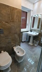 A bathroom at SILVER SUITE