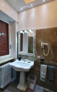 A bathroom at SILVER SUITE