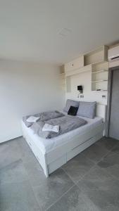 Łóżko lub łóżka w pokoju w obiekcie Magic Apartment centre Pilsen +19 zdjęć