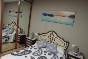 a bedroom with two beds and a mirror at Cova Do Raposo in Lagarteira +28 photos