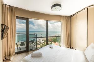 Postel nebo postele na pokoji v ubytování Orbi Sea Towers Hotel Official