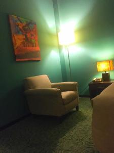 Khu vực ghế ngồi tại Galini Hotel
