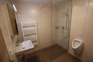 Un baño de Haus Waldeck - Appartement Bergwelten 25 fotos más