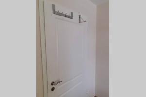 a bathroom door with a shelf on the wall at Rietschen, Natur erleben in Rietschen