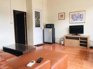 TV a/nebo společenská místnost v ubytování Doubleshot Guesthouse Jomtien