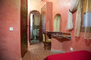 Ένα ή περισσότερα κρεβάτια σε δωμάτιο στο Riad Dar Alia