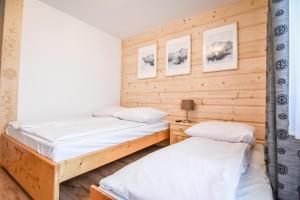 Łóżko lub łóżka w pokoju w obiekcie Gościniec u Bobaków