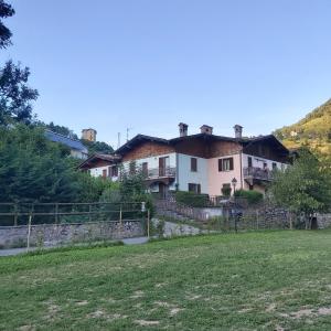 a large house on a hill with a yard at CASA LAGHETTO in Bovegno
