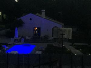 Bazén v ubytování Liza Vacation House nebo v jeho okolí