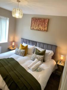 a bedroom with a large white bed with pillows at Gadslodge in Birmingham